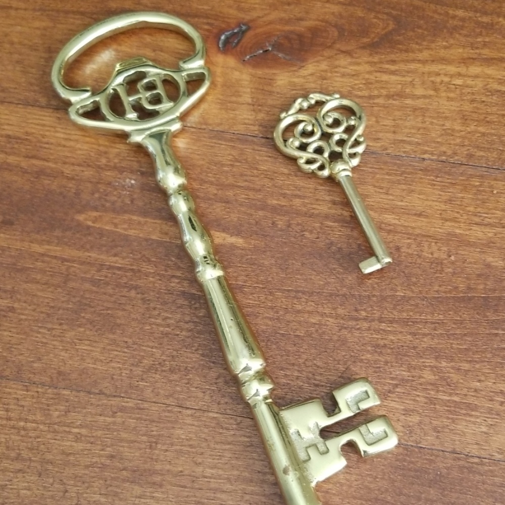 2 gold keys